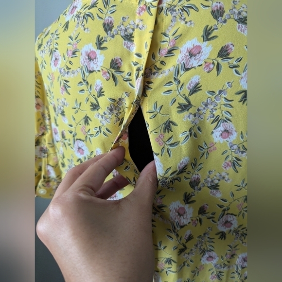 Breezy Spring Summer Floral Yellow Blouse Size S - Picture 5 of 8